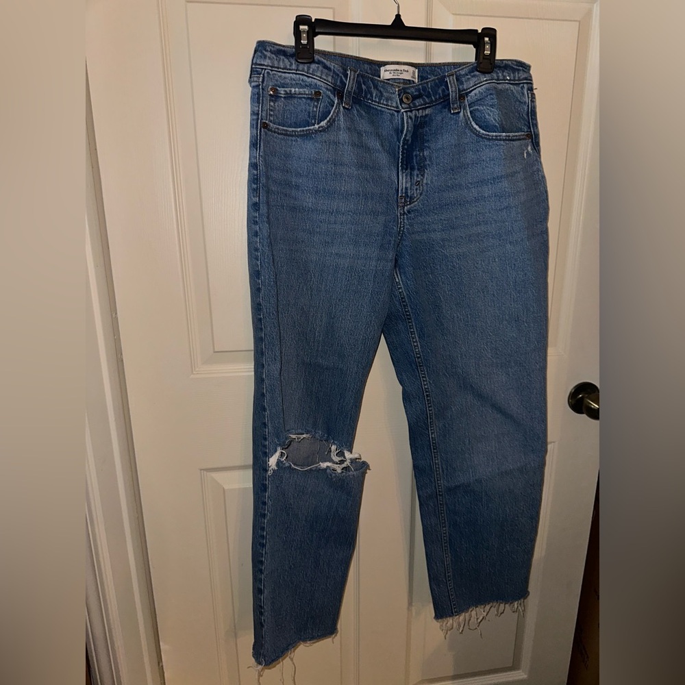 Abercrombie & Fitch The 90’s Straight Mid Rise Blue Distressed Ankle Jeans 31/12
